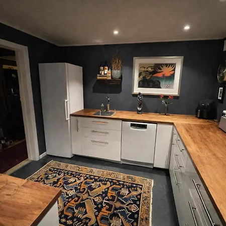 بيت للعطل Stort Hus Med Hage Og Bekk, 5 Soverom, 8 Min Til Sentrum *