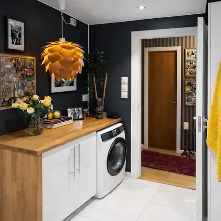 Ferienhaus Stort Hus Med Hage Og Bekk, 5 Soverom, 8 Min Til Sentrum *
