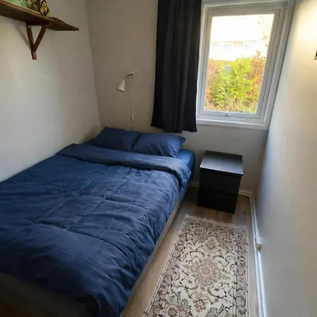 Stort Hus Med Hage Og Bekk, 5 Soverom, 8 Min Til Sentrum بيت للعطل ليلّيهامّير