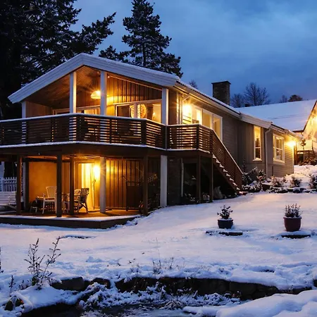 Stort Hus Med Hage Og Bekk, 5 Soverom, 8 Min Til Sentrum